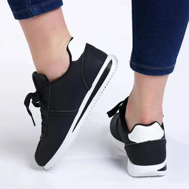 Madison Juri Sneaker - Black/White