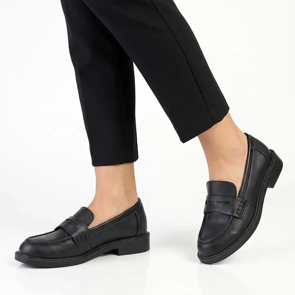 Madison Magnolia Loafer with Saddle - Black