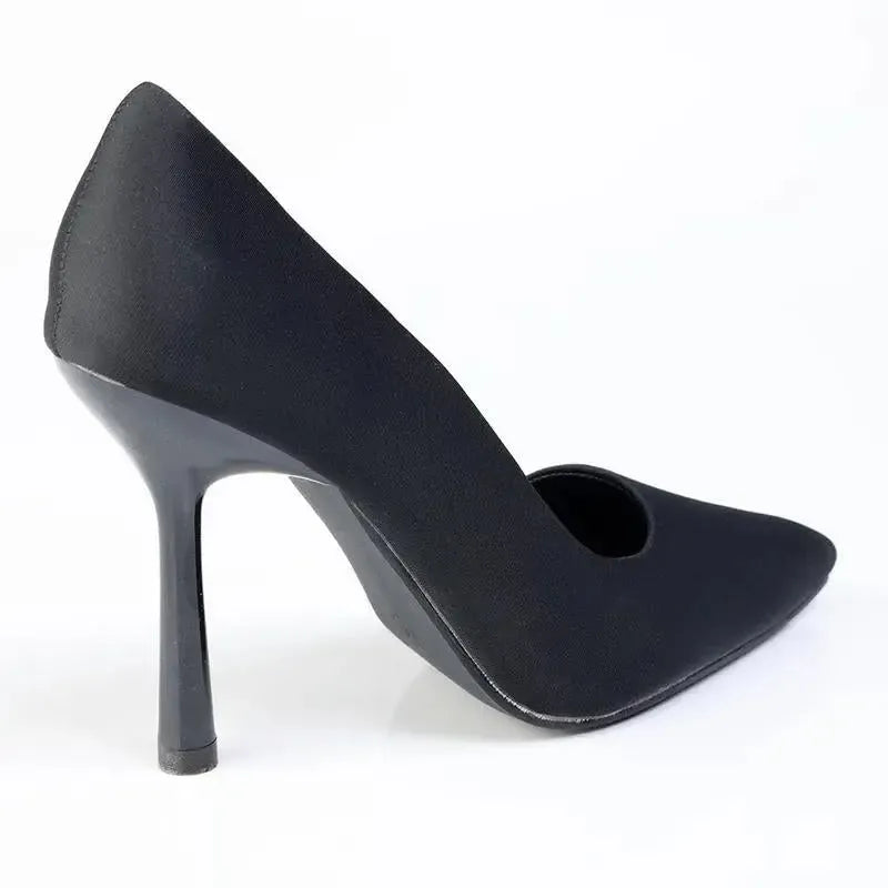 Madison Lila 7 Basic Court HourGlass Heel - Black
