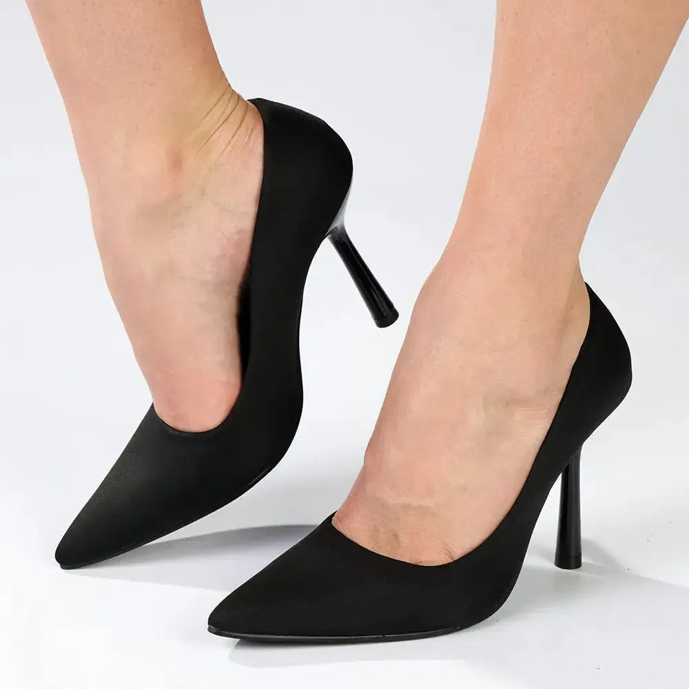 Madison Lila 7 Basic Court HourGlass Heel - Black